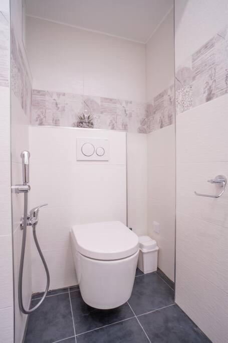 Sukromny Staromestsky Apartman V Uzasnej Lokalite/Cozy Old-Town Apartment In A Great Neighborhood براتسيلافا المظهر الخارجي الصورة