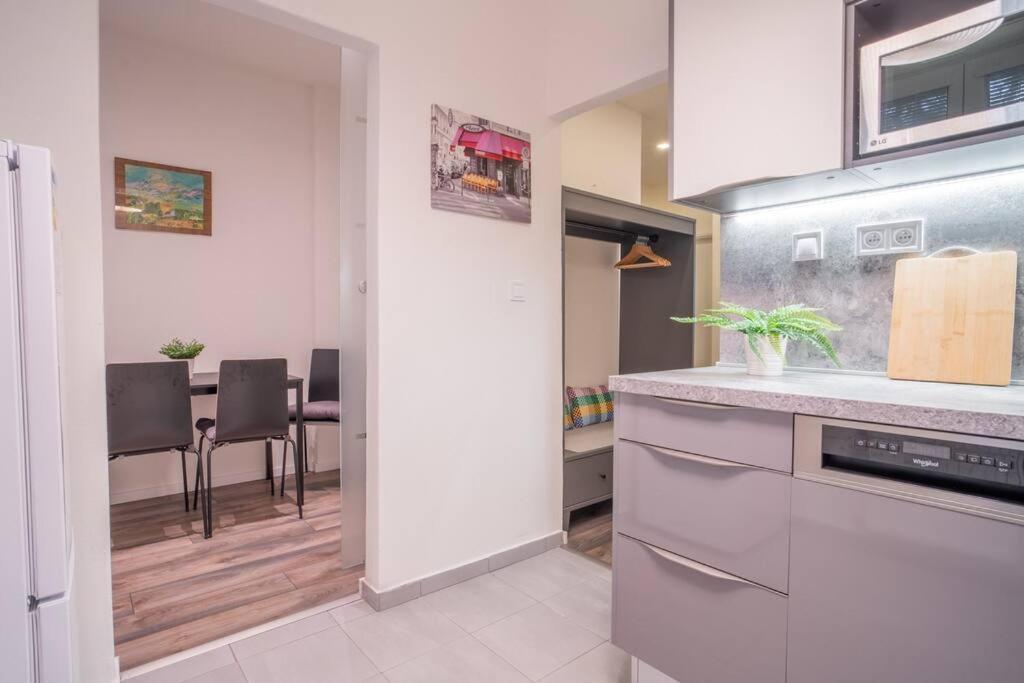 Sukromny Staromestsky Apartman V Uzasnej Lokalite/Cozy Old-Town Apartment In A Great Neighborhood براتسيلافا المظهر الخارجي الصورة