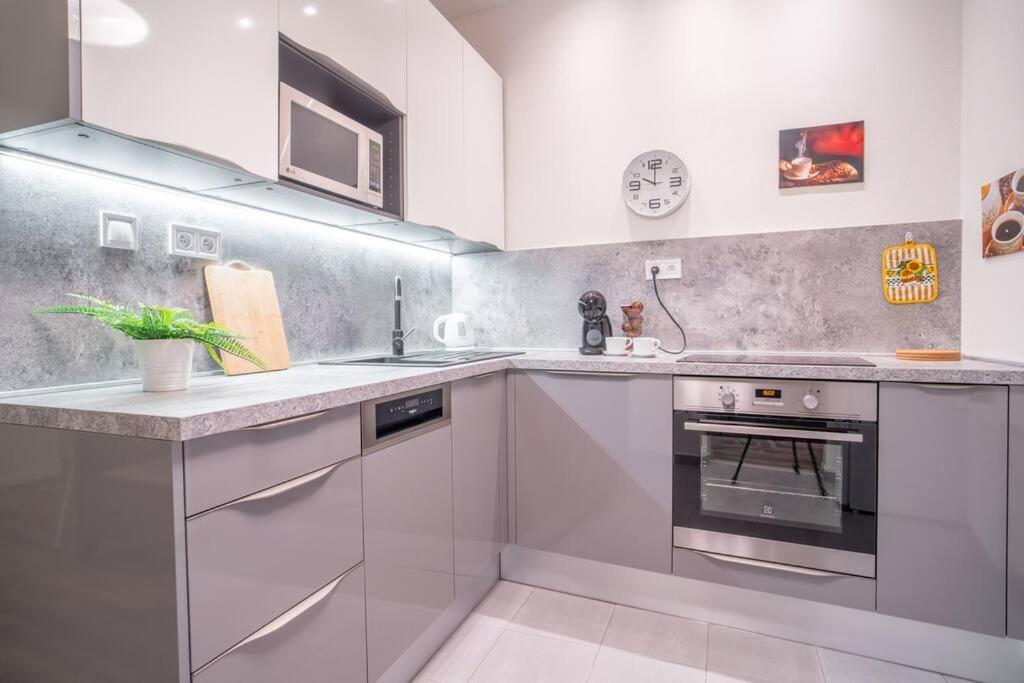 Sukromny Staromestsky Apartman V Uzasnej Lokalite/Cozy Old-Town Apartment In A Great Neighborhood براتسيلافا المظهر الخارجي الصورة
